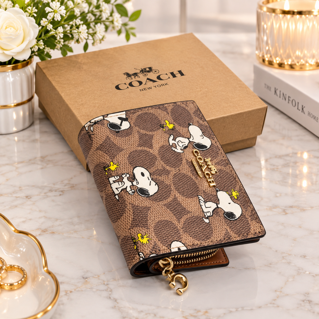 Coach X Peanuts Snap Wallet In Signature Canvas With Snoopy Print CBN32